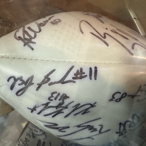 Signed ball - Picture 2 of 4